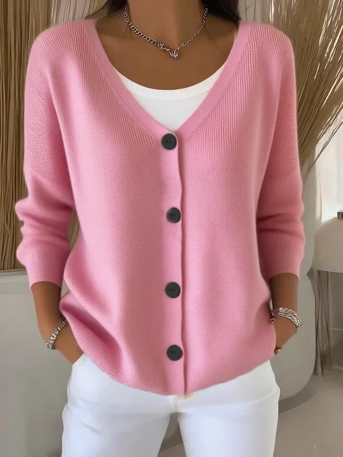 Elegant and comfortable wool cardigan perfect for everyday wear