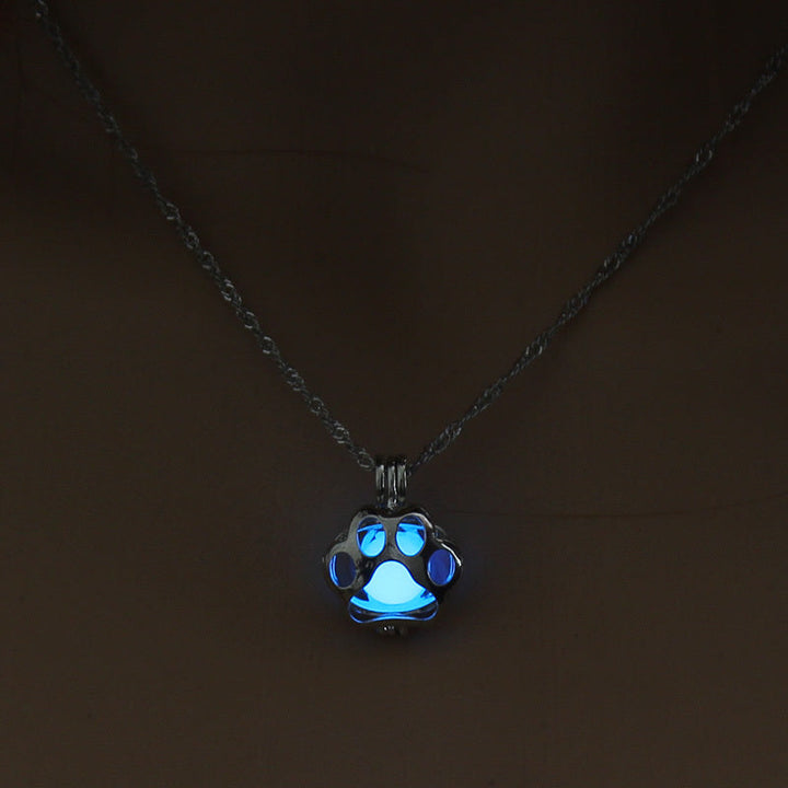 Luminous Paw Necklace – Animal Pendant with Night Light Effect