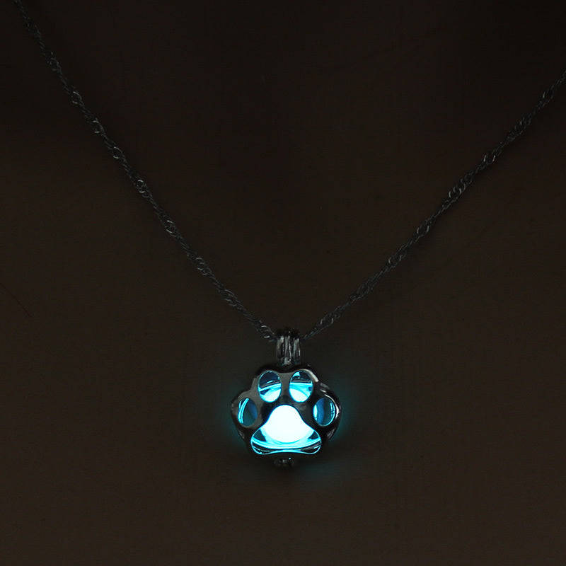 Luminous Paw Necklace – Animal Pendant with Night Light Effect