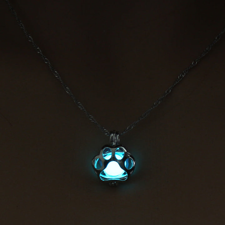 Luminous Paw Necklace – Animal Pendant with Night Light Effect