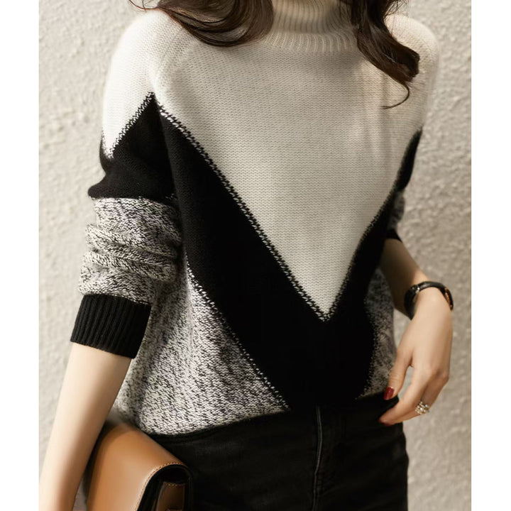 Color-block turtleneck sweater is elegant and comfortable