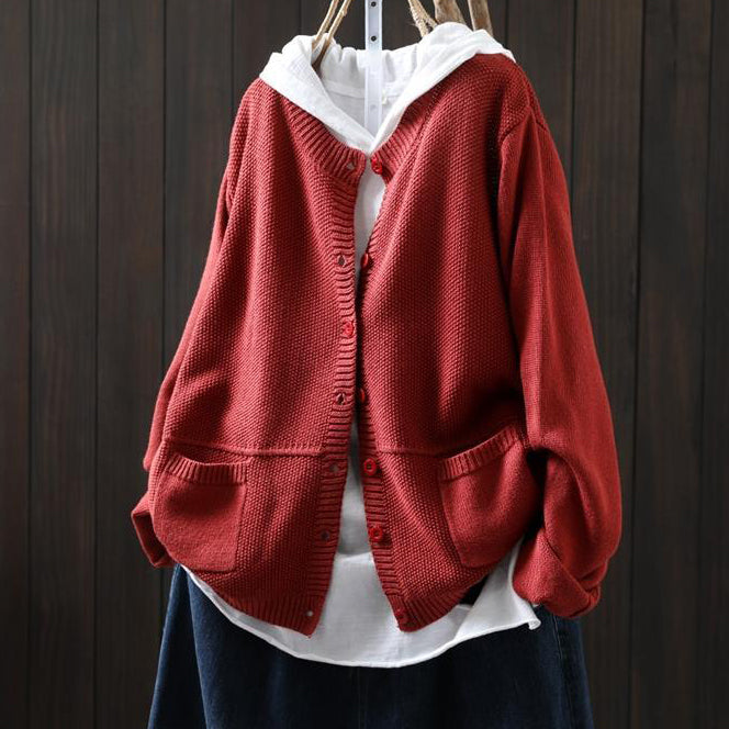 Casual and comfortable cashmere sweater in solid color, buttoned 03