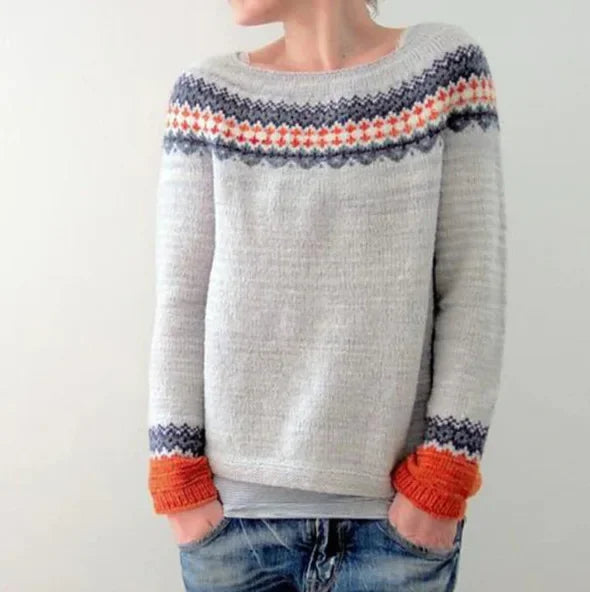 Retro-style pullover sweater with a round neckline