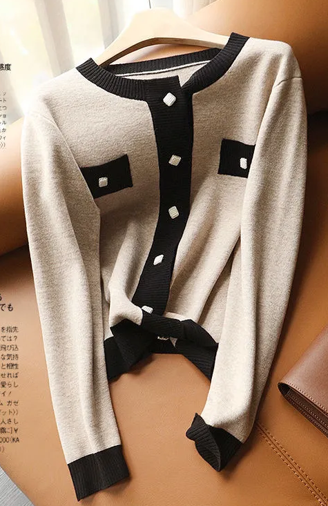 Elegant and comfortable women's cardigan made of contrasting color knit, with a delicate and sweet character