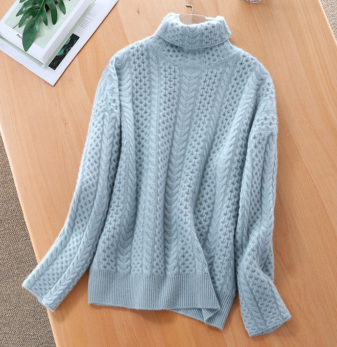 Comfortable sweater with a cashmere turtleneck in solid color