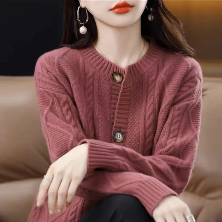 Elegant and Comfortable Cashmere Sweater in Solid Color