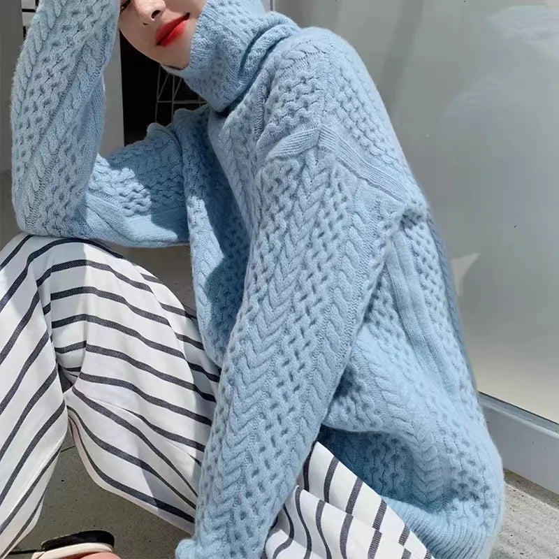 Comfortable sweater with a cashmere turtleneck in solid color