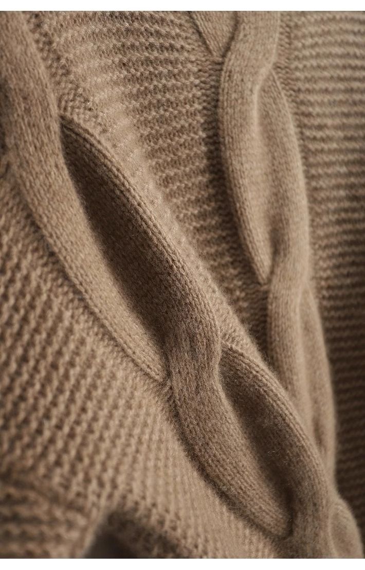 Solid color cashmere sweater with a round neckline, elegant and comfortable