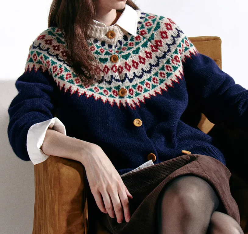 Loose and comfortable blue cardigan with a retro geometric pattern and button closure