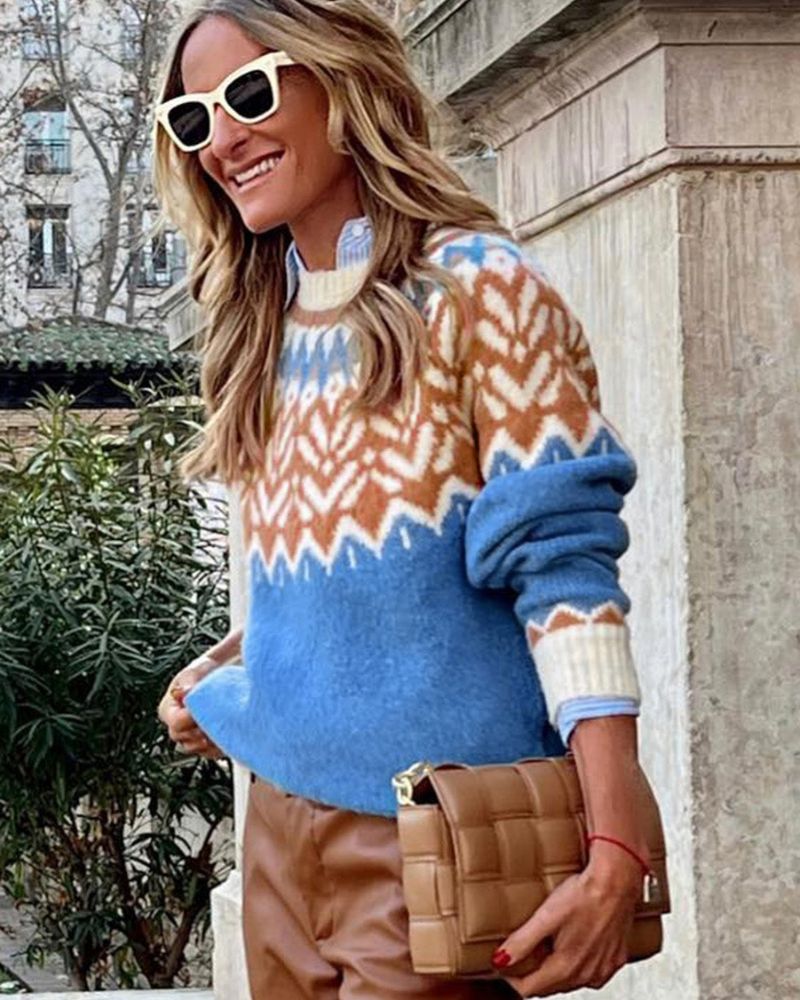 Sweater with ribbed finish in geometric pattern