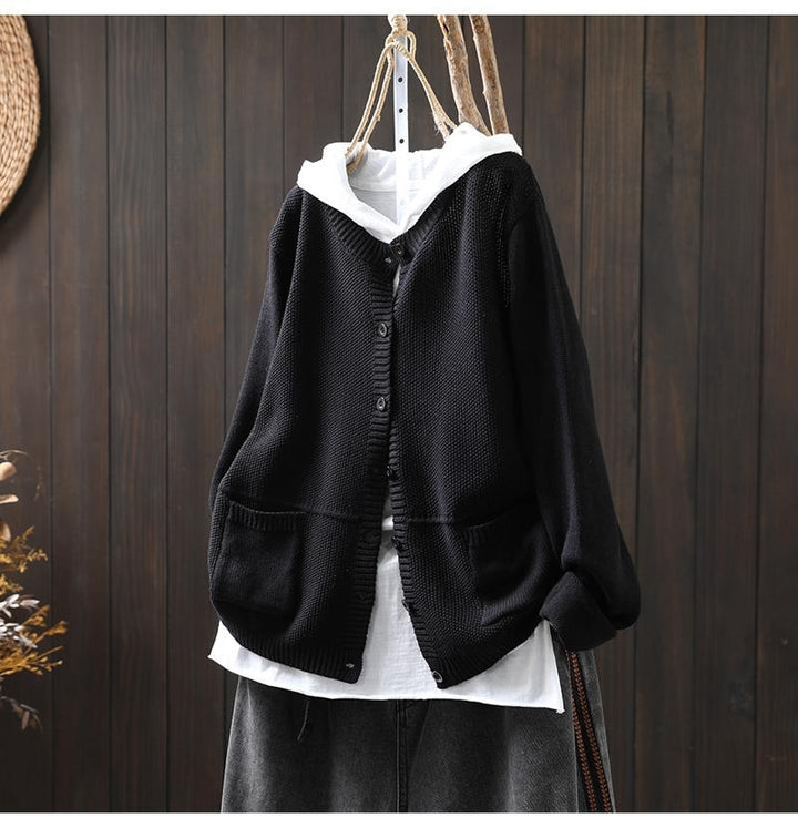 Casual and comfortable cashmere sweater in solid color, buttoned 03