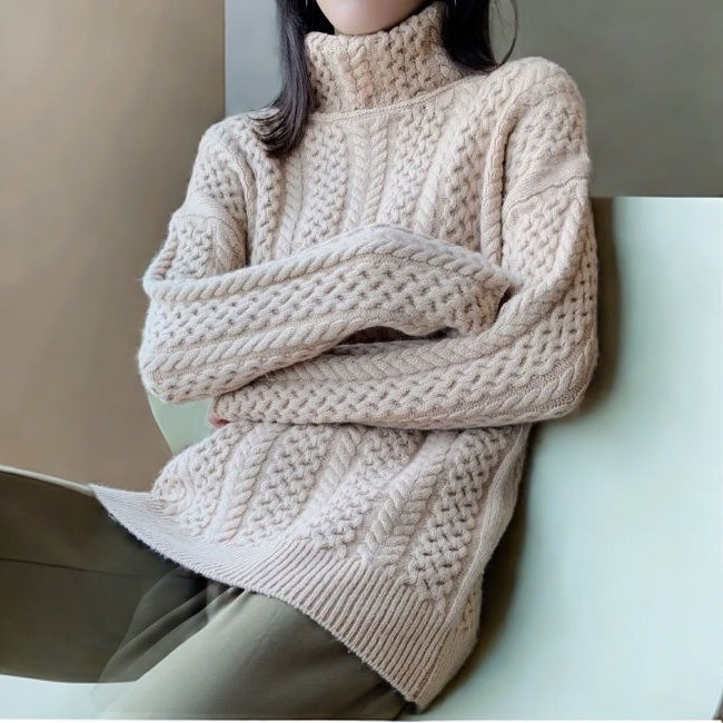 Comfortable sweater with a cashmere turtleneck in solid color