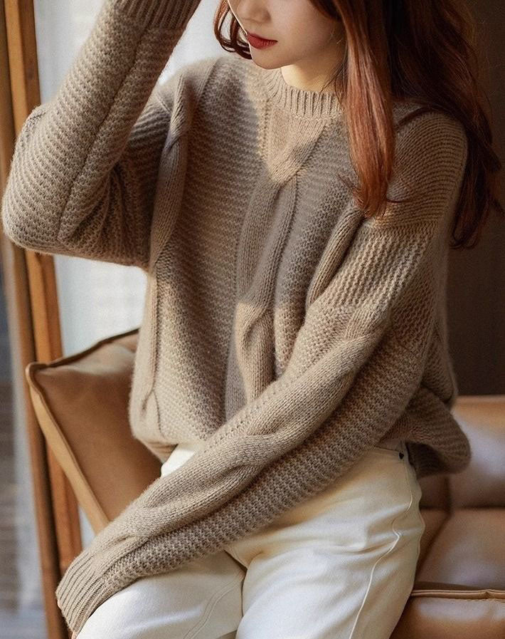 Solid color cashmere sweater with a round neckline, elegant and comfortable