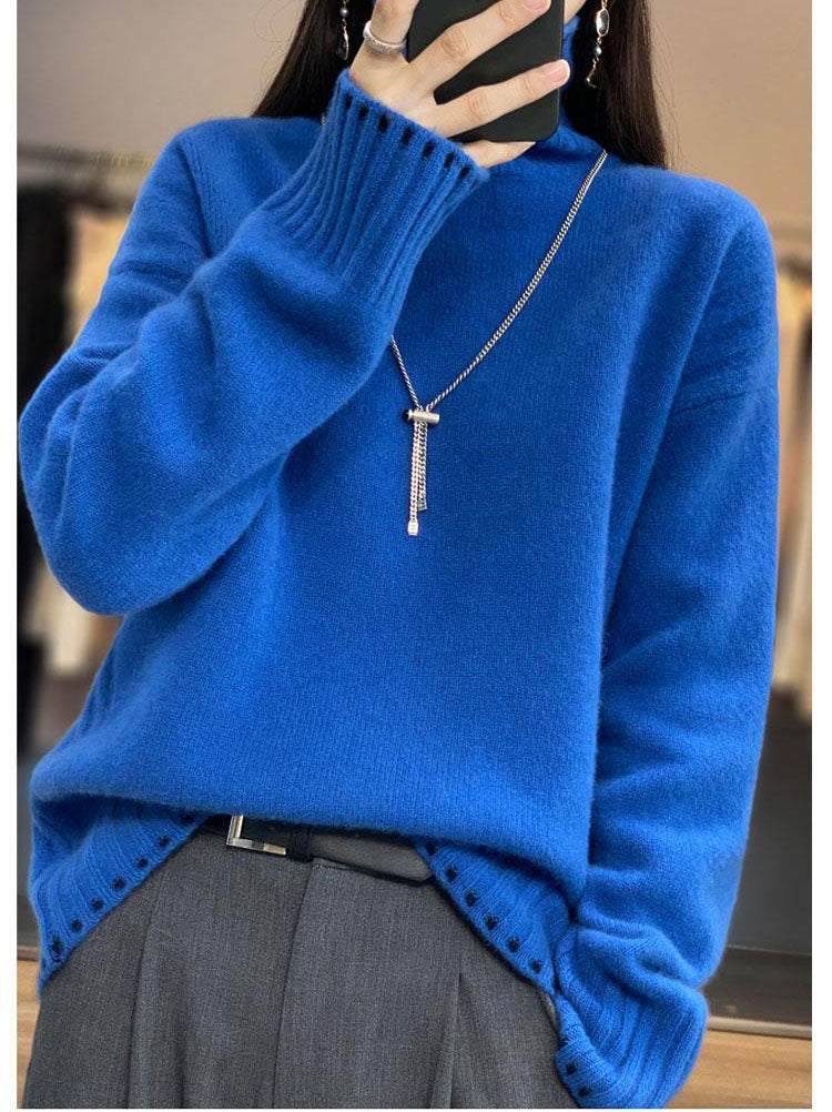 Elegant and comfortable, warm cashmere turtleneck sweater in solid color