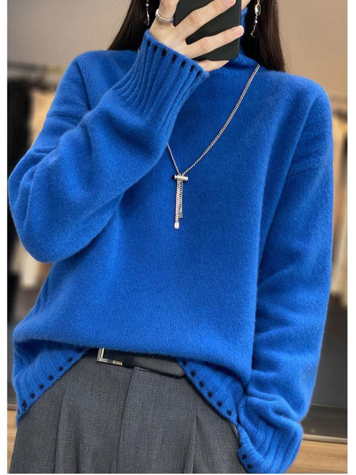 Elegant and comfortable, warm cashmere turtleneck sweater in solid color