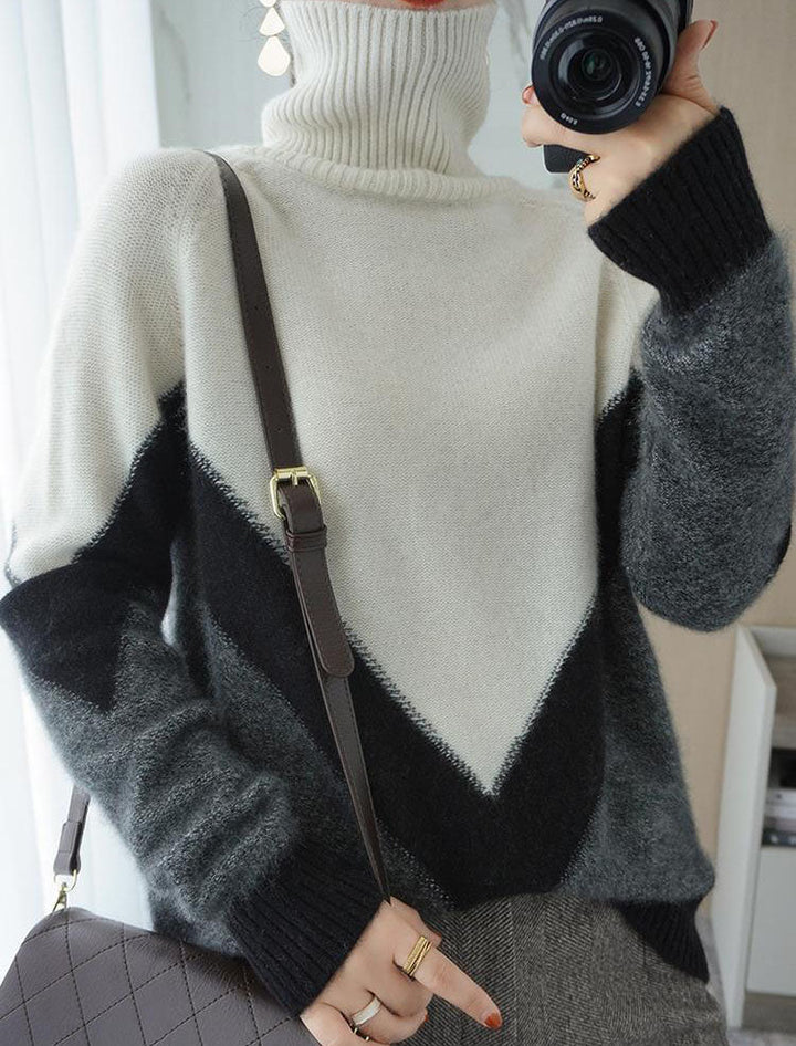 Color-block turtleneck sweater is elegant and comfortable
