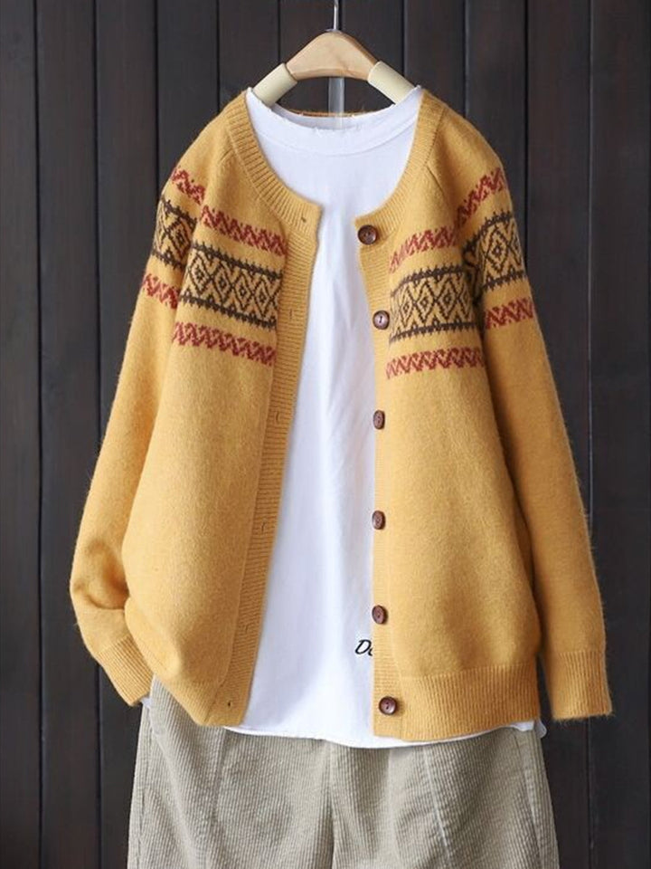 Loose and Comfortable Multicolored Cardigan Sweater with Wavy Geometric Pattern and Button Closure