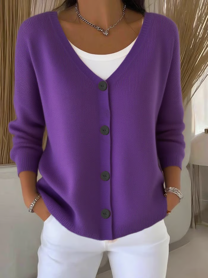 Elegant and comfortable wool cardigan perfect for everyday wear