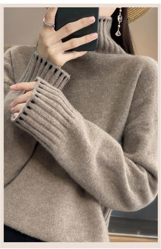 Elegant and comfortable, warm cashmere turtleneck sweater in solid color