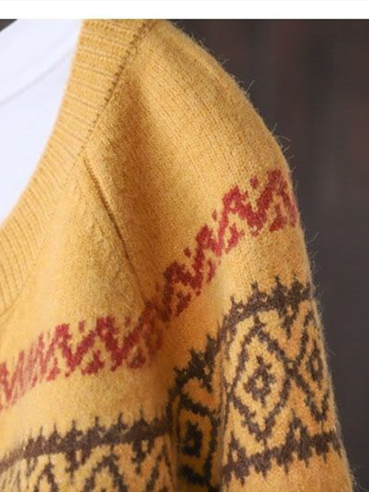 Loose and Comfortable Multicolored Cardigan Sweater with Wavy Geometric Pattern and Button Closure