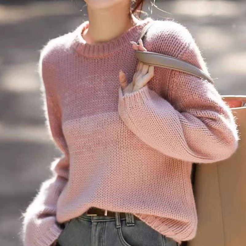 Cashmere sweater made of gradient cashmere, elegant and comfortable