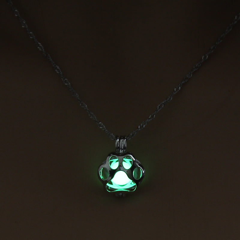 Luminous Paw Necklace – Animal Pendant with Night Light Effect