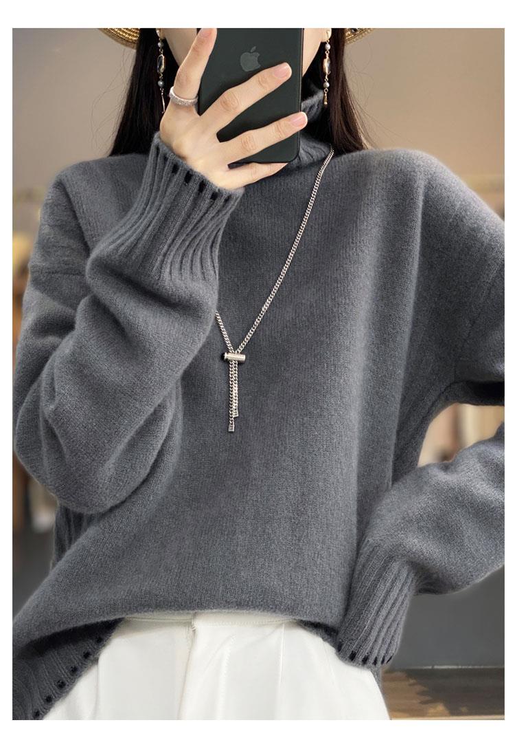Elegant and comfortable, warm cashmere turtleneck sweater in solid color