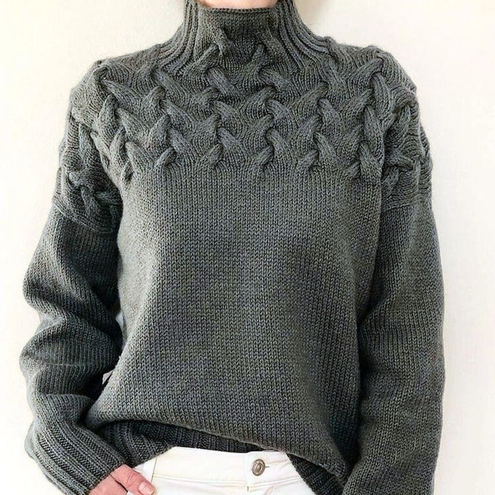 Elegant solid-colored cashmere sweater with a turtleneck