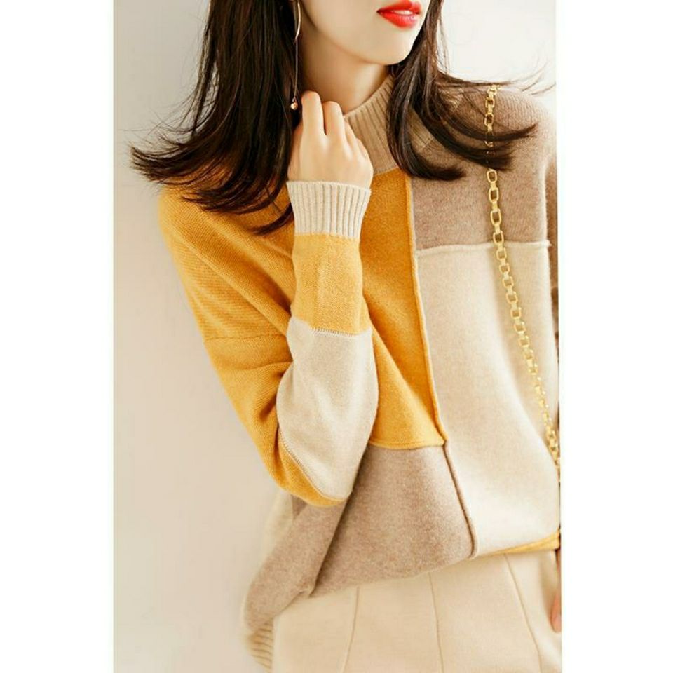 Cashmere sweater with a turtleneck in geometric color blocks