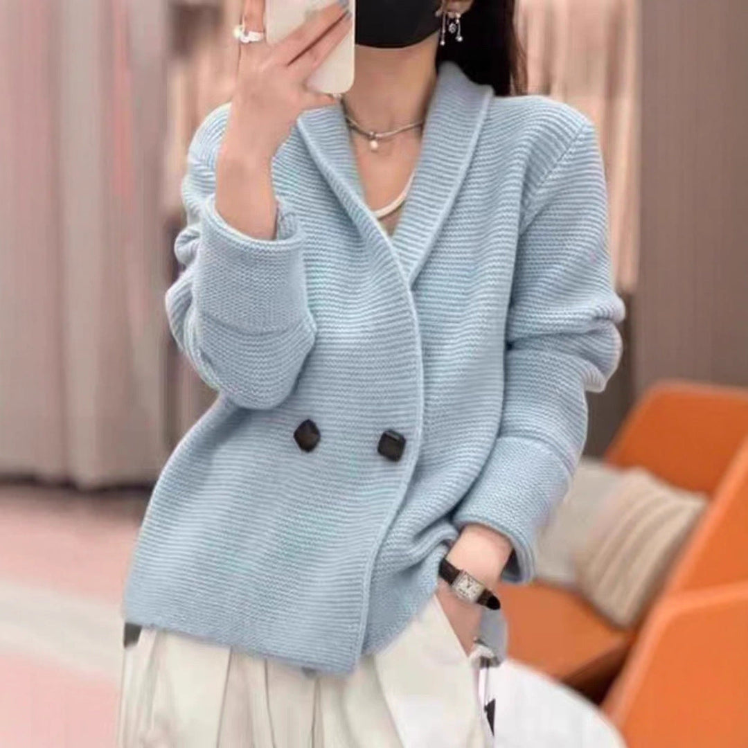 Elegant, loose-fitting wool cardigan with a V-neck and button closure