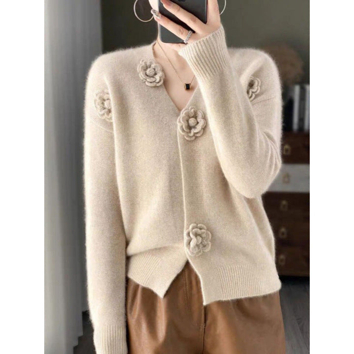 Elegant and comfortable, soft-touch cardigan with hand-woven flowers