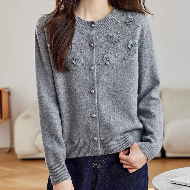 Elegant, comfortable, and soft-to-the-touch cardigan with a beautiful floral pattern
