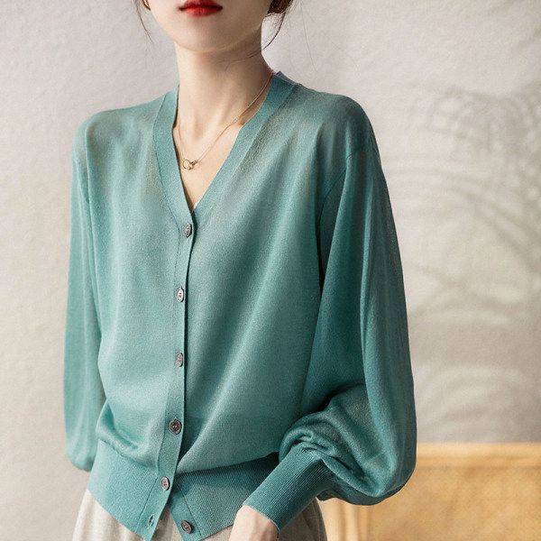 Elegant and comfortable, lightweight, breathable women's cardigan in solid color with a V-neck and buttons