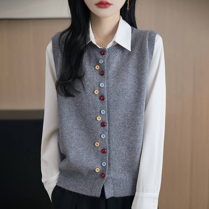 Elegant and comfortable sleeveless sweater with multicolored buttons