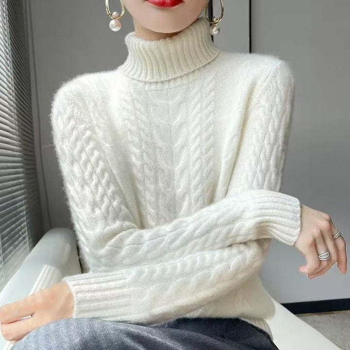 Warm, knitted sweater with a turtleneck in a solid color