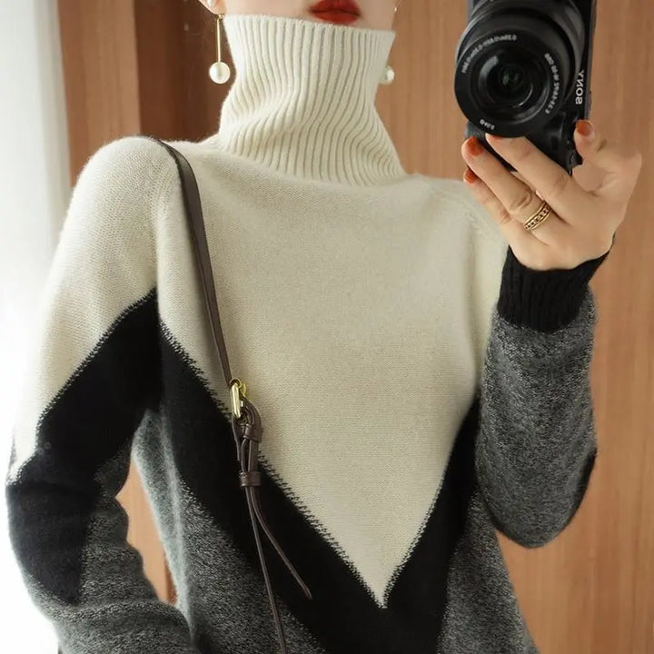 Color-block turtleneck sweater is elegant and comfortable