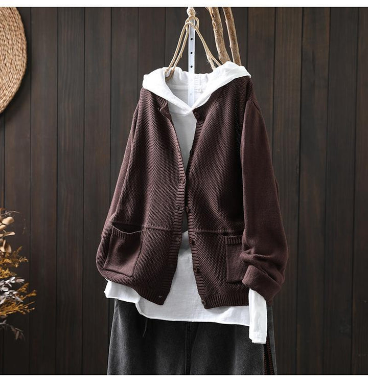 Casual and comfortable cashmere sweater in solid color, button-up