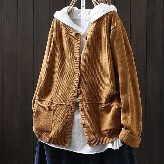 Casual and comfortable cashmere sweater in solid color, buttoned 03