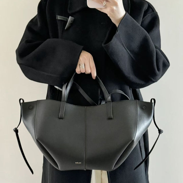 Noir Éminence Handbag