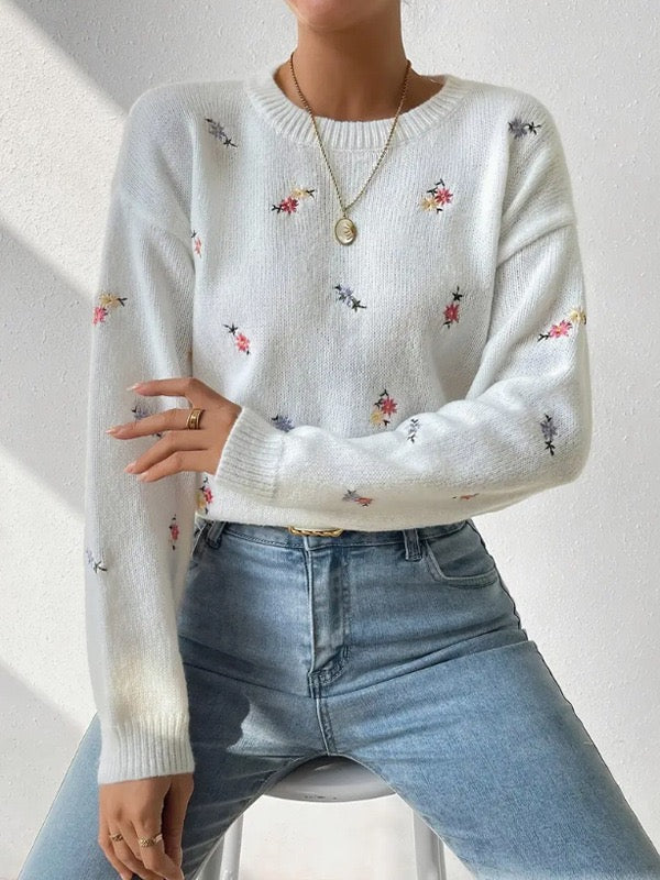 Elegant and comfortable sweater with a round neckline and floral pattern, soft to the touch, versatile and cozy