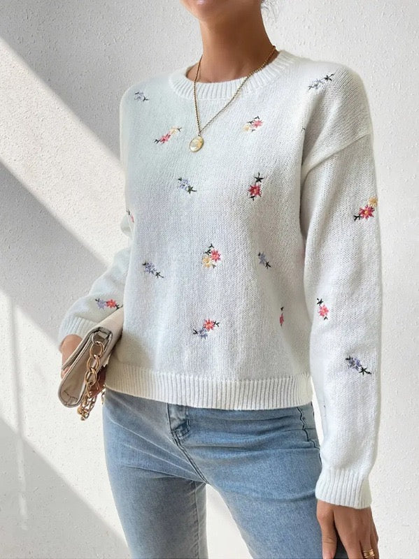 Elegant and comfortable sweater with a round neckline and floral pattern, soft to the touch, versatile and cozy