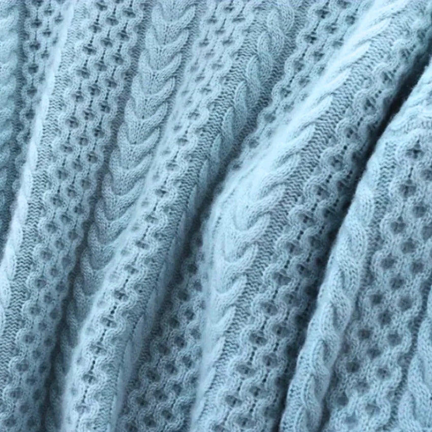 Comfortable sweater with a cashmere turtleneck in solid color