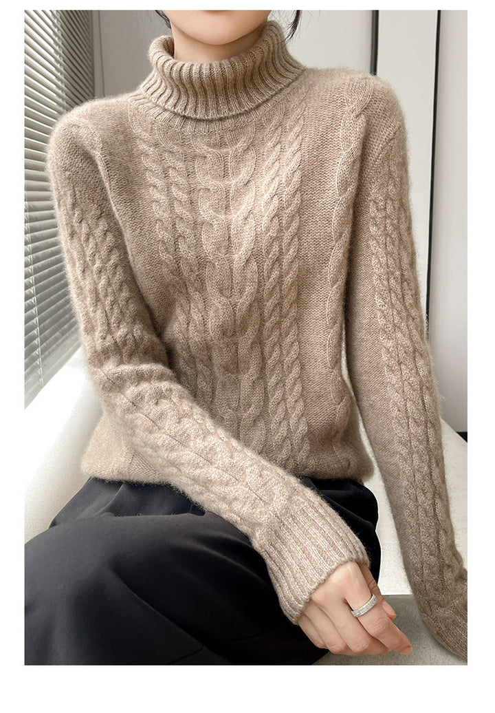 Warm, knitted sweater with a turtleneck in a solid color