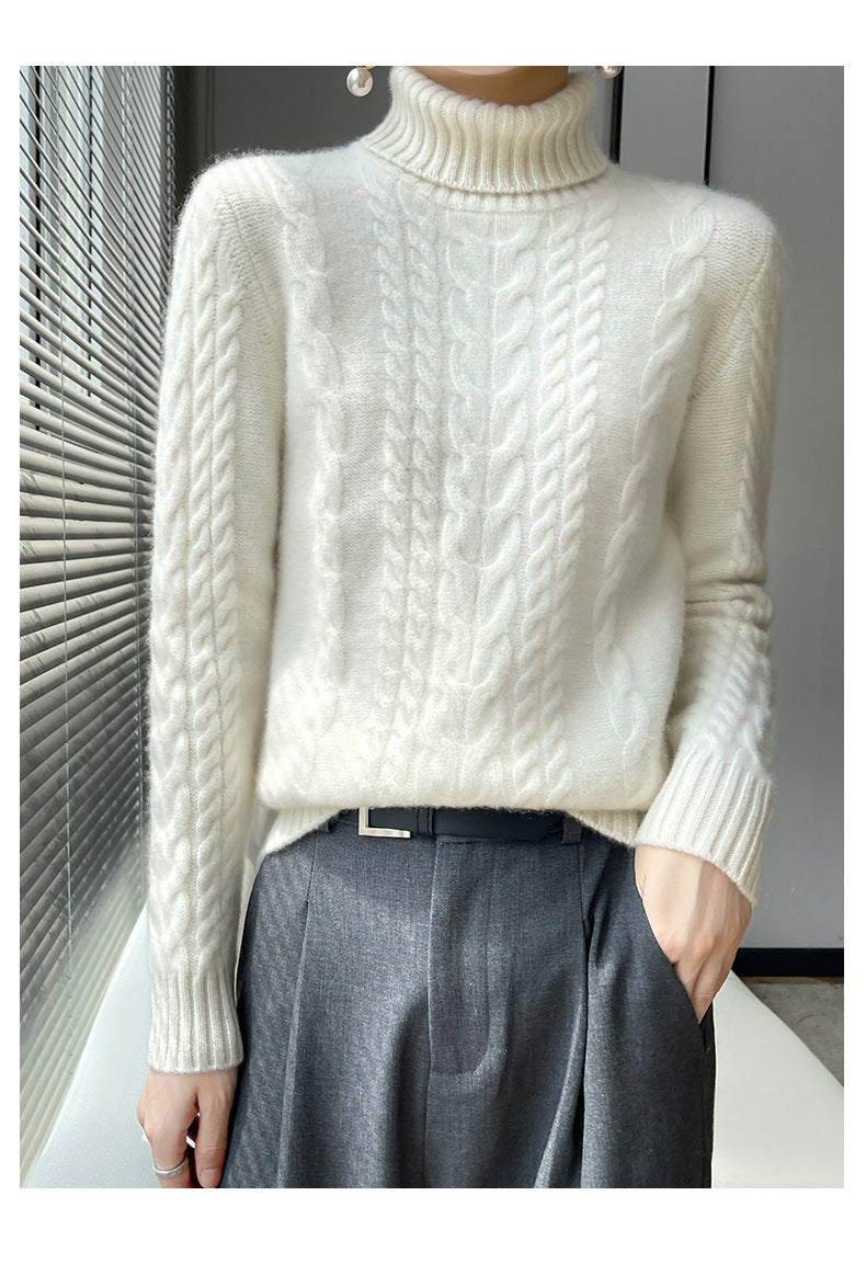 Warm, knitted sweater with a turtleneck in a solid color