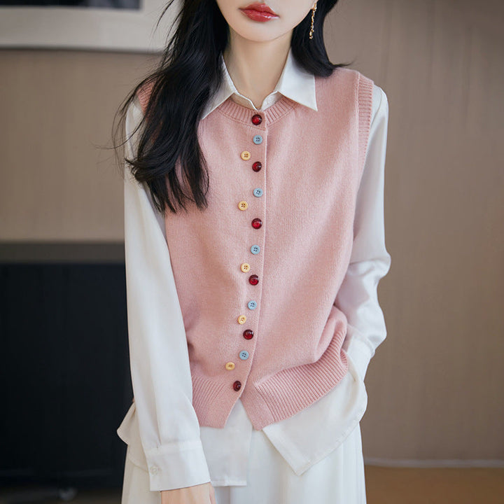 Elegant and comfortable sleeveless sweater with multicolored buttons