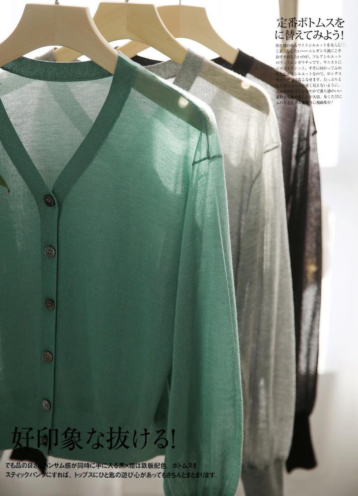 Elegant and comfortable, lightweight, breathable women's cardigan in solid color with a V-neck and buttons