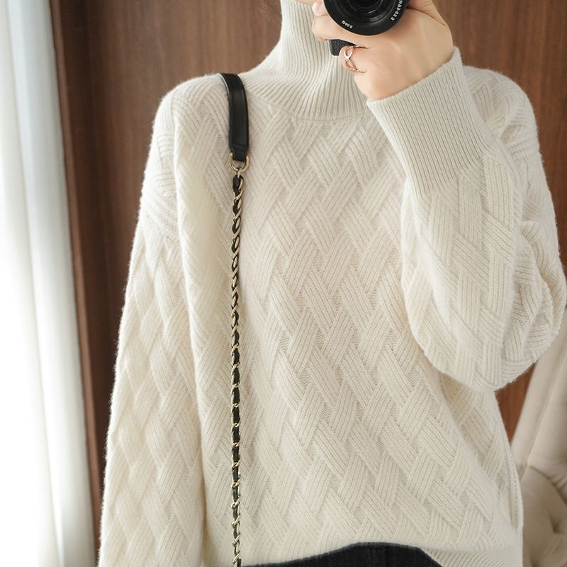 Cashmere Sweater with Turtleneck 02