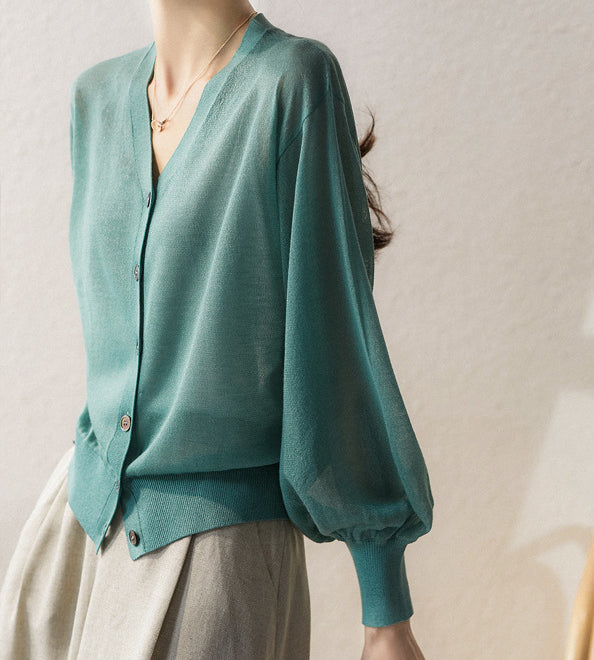 Elegant and comfortable, lightweight, breathable women's cardigan in solid color with a V-neck and buttons