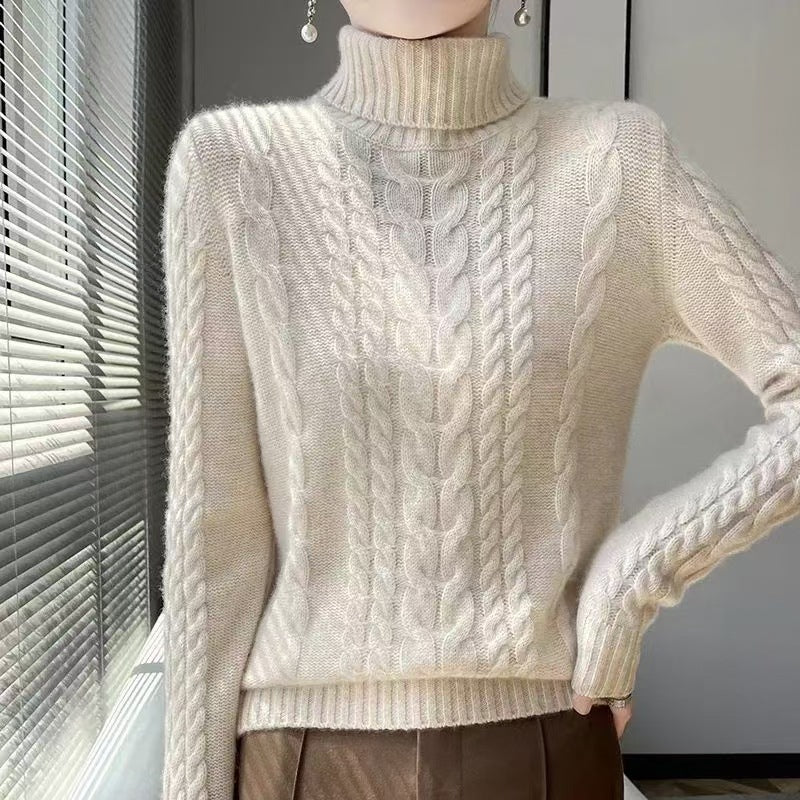 Warm, knitted sweater with a turtleneck in a solid color