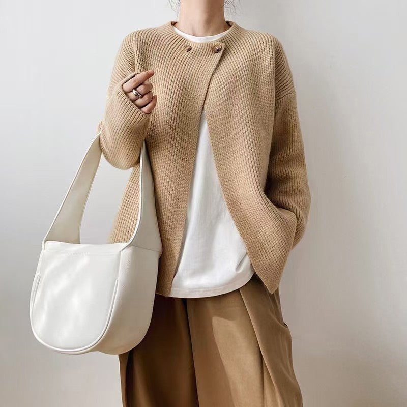 Elegant, insulated poncho sweater in a solid color, button-up